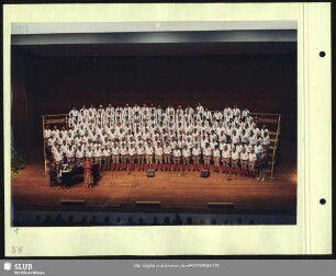 Vorstellung der Chöre und der Dirigenten aus Dresden und Schmalkalden durch Cornelia Nossek : Werner Matschke (rechts) und Karl-Heinz Hanicke (am Klavier)