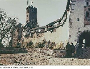 Eisenach. Wartburg, Blick auf den Elisabethengang und Bergfried