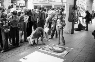 Freiburg i. Br.: Straßenmaler an der Ecke Rathausgasse