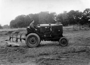 Traktor Stock mit Holzgasgenerator