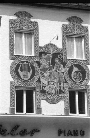 Traunstein: Haus mit Sgrafitto Verzierung, auf dem Stadtplatz
