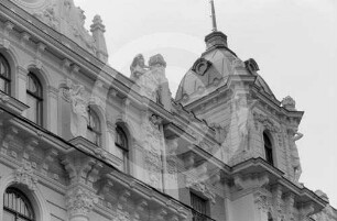 Fassade und Eckturm am Mietshaus Alberta iela 13 (Albertstraße) in Riga