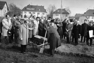 Bau eines achtgeschossigen Wohnblocks für städtische Bedienstete an der Ecke Pfalzstraße und Agathenstraße durch die städtische Zusatzversorgungskasse