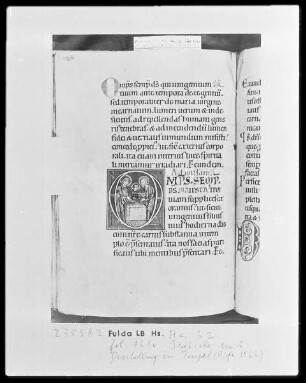 Graduale, Sakramentar und Sequentiar — Initiale O (mnipotens), darin die Darstellung Christi im Tempel, Folio 131verso