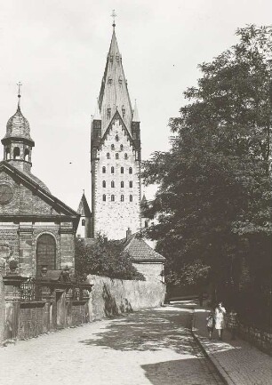 Paderborn, Dom : Paderborn. Am Abdinghof. Blick von der Alexiuskapelle zum Dom