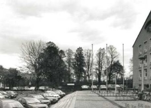 Dresden-Räcknitz, Zellescher Weg 18/20. Sportplatz (künftiger Standort des Zentralgebäudes der SLUB). Ansicht von Westen (von der Treppenanlage vor dem Trefftz-Bau)