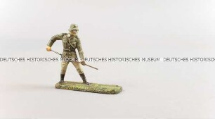 Massefigur: Pionier mit Gasmaske, den Nebeltopf bedienend (Nebeltopf fehlt)