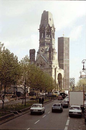 Berlin: Kurfürstendamm; Gedächtniskirche mit Cafe Schilling