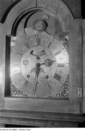 Standuhr mit einer Vielzahl Komplikationen im Alten Rathaus