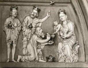 Darstellung der heiligen drei Könige im Tympanon des Westportals