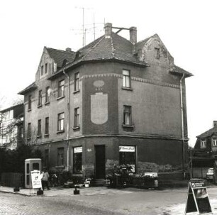 Böhlen-Großdeuben, Turnerstraße 2. Wohnhaus mit Laden (um 1910/1915). Eckansicht