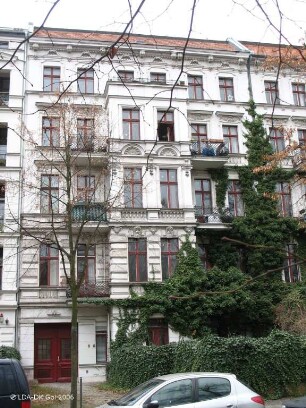 Mietshaus & Vorgarten; Berlin, Charlottenburg-Wilmersdorf