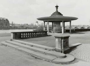 Pavillon mit Glockenspiel