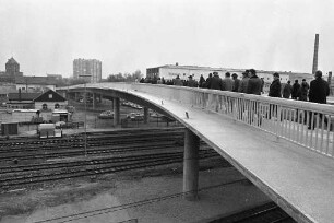 Einweihung der Grünwinkler Brücke über den schienengleichen Bahnübergang im Bereich der Zeppelinstraße