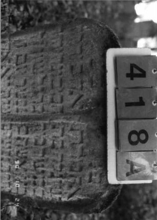 Grabstein 418 (Index: 100115645) Material: Sandstein Zustand: verwittert mit Textverlust, teilweise im Boden eingesunken Maße HxBxT: 63x55x9 cm Beschreibung: Doppelstele mit doppeltem Rundbogen Besonderheit: Doppelgrab für Eheleute: Grabstein 418A (Nachholaufnahme)