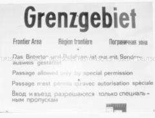 Schild (mehrsprachig): Grenzgebiet