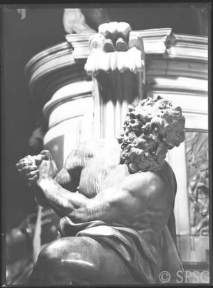 Berlin, Nahaufnahme eines Sklaven am Reiterdenkmal des Großen Kurfürsten, von Andreas Schlüter.