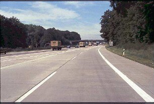 Ausfahrt aus Halbdirekte Süd (Stuttgart Richtung Basel) zu Fahrbahn West (Heidelberg Richtung Basel)