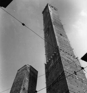 Bologna. Torre Asinelli (1101/1300)