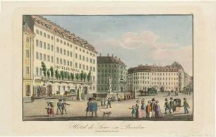 Das Hotel de Saxe und das Hotel Stadt Rom am Neumarkt in Dresden, davor der Friedensbrunnen (Türkenbrunnen), rechts der Eingang in die Frauenstraße