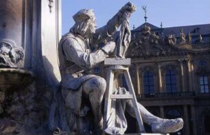 Würzburg - Timann Riemenschneider Skulptur : Figur des Bildhauers Tilmann Riemenschneider am Brunnen vor der Residenz. Aufgenommen ca. 2001 in Würzburg