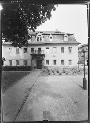 Meißen, Dresdner Straße 72. Herrenhaus eines ehem. Weingutes (Bezeichnung 1767). Eingangsfront