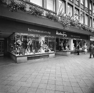 Bekleidungshaus Moden-Frey in der Kaiserstraße 143 - 145