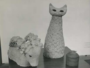 Keramische Plastiken " Katze" und "Steinbock" der Werkakademie Kassel