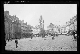Douai (Dep. Nord, Frankreich): "Marktplatz", im Hintergrund der Glockenturm [Belfried]