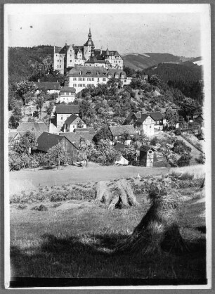 Ernte um die Burg Lauenstein in Oberfranken