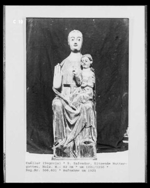 Sitzende Muttergottes