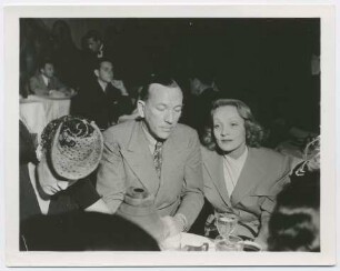 Ann Warner, Noël Coward und Marlene Dietrich (Los Angeles, 1940) (Archivtitel)