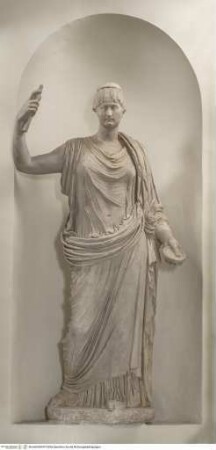 Statue einer Matrona