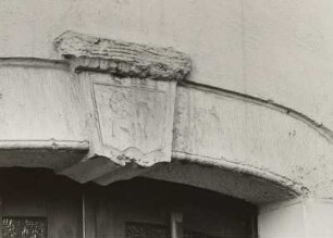 Wohnhaus mit Ladeneinbauten