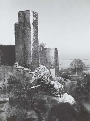 Burg Stolpen, Westseite mit Siebenspitzenturm und Capitelsturm im Winter
