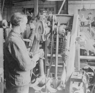 Sohlenglättmaschine : Technikgeschichte | Technologie | Schuhwarenfabrikation | Schuhwarenfabrik Conrad Tack & Cie AG