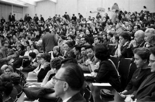 Freiburg: Universität; Studenten und Studentinnen im Auditorium Maximum