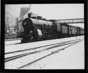 Zug mit Dampflokomotive
