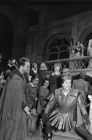 Szenenbilder aus "Othello" von G. Verdi mit Raimer, Katona, Hilgert als Othello, Ekkehard, Reinmar, Hendrik, Wunderlich, Aldor, Staatsoper 11.12.1952