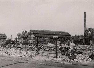 Zerstörungen Zweiter Weltkrieg. Carl-Metz-Straße (früher Wattstraße). Fa. Metz, Inh. Bachert Feuerwehrgeräte - Glockengießerei