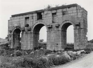 Dreibögiger Torbogen aus der römischen Zeit, Patara