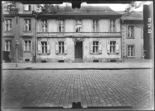 Potsdam, Hegelallee 36. Wohnhaus. Straßenfront