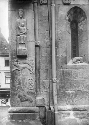 Thronende Madonna mit Jagdszene