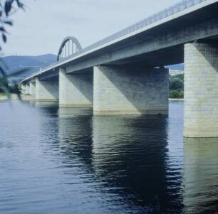 Donaubrücke, Fischerdorf