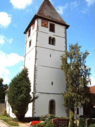 Kirche von Osten-im Kern Romanischer Chorturm mit Turmchor sowie Biforien im ehemaligen Glockengeschoß-neue Glockenstube 19 Jh-in den Mittelgeschossen Schlitzscharten