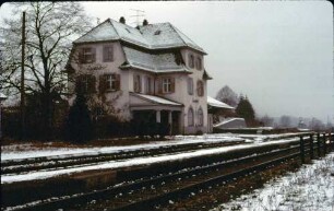Essendorf Empfangsgebäude Bahnsteig
