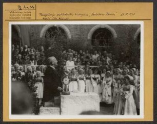 Festakt zur Grundsteinlegung für das Haus der Sorben, am 24.08.1947 in Bautzen. : Swjatočnosć połoženja zakłada Serbskemu domej, dnja 24.08.1947 w Budyšinje. Rěči Ota Wićaz.