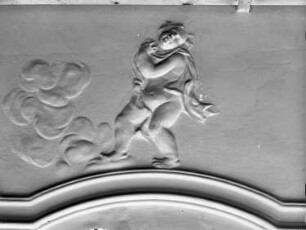 Bautzen, Reichenstraße 5. Wohnhaus mit Laden (nach 1720). Detail einer Stuckdecke mit Putto im Obergeschoss