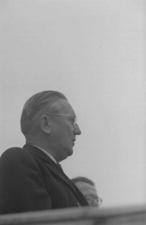 Internationale Friedenskundgebung der Fédération Internationale des Anciens Prisonniers Politiques (FIAPP) und der Vereinigung der Verfolgten des Naziregimes (VVN) : Redner