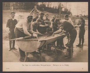 Im Lager der amerikanischen Kriegsgefangenen. Gefangene bei der Wäsche.